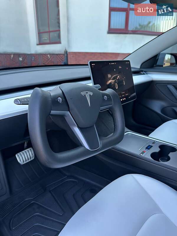 Седан Tesla Model 3 2023 в Луцьку