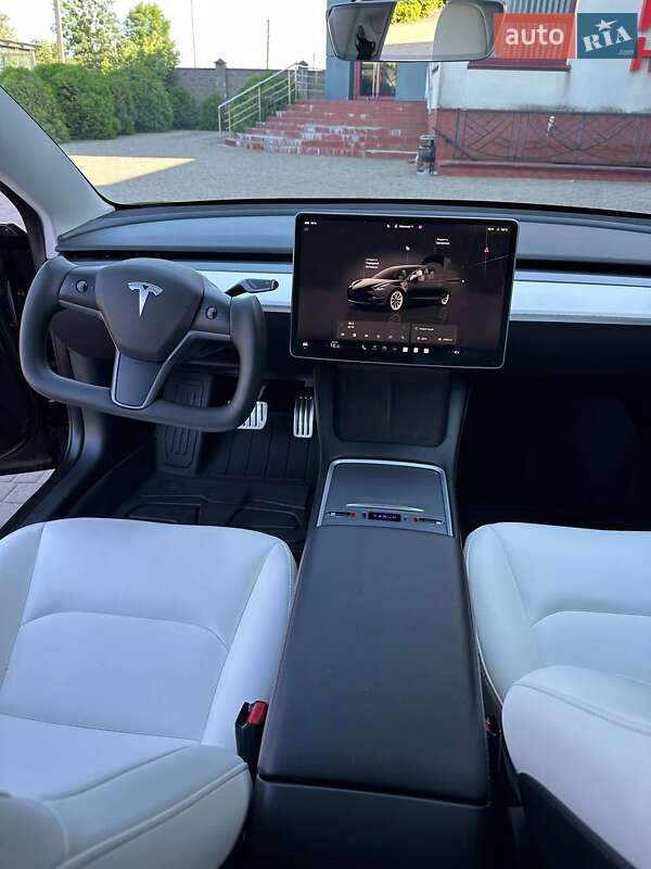 Седан Tesla Model 3 2023 в Луцке