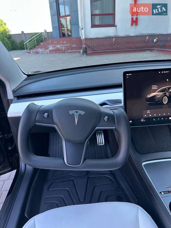 Седан Tesla Model 3 2023 в Луцьку