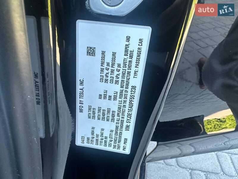 Седан Tesla Model 3 2023 в Луцьку