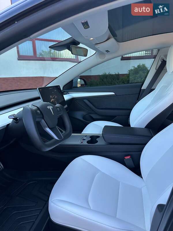 Седан Tesla Model 3 2023 в Луцьку