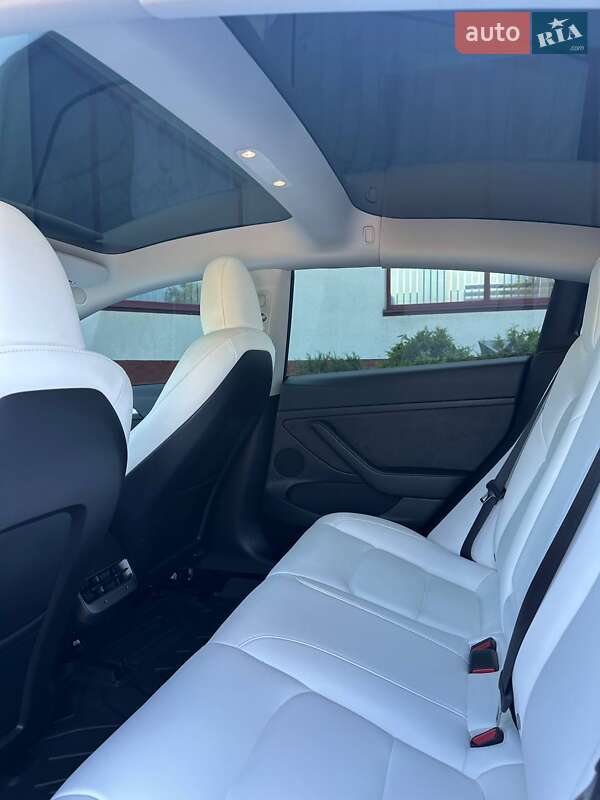 Седан Tesla Model 3 2023 в Луцьку