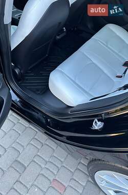 Седан Tesla Model 3 2023 в Луцке