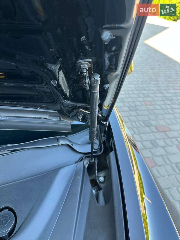 Седан Tesla Model 3 2023 в Луцьку