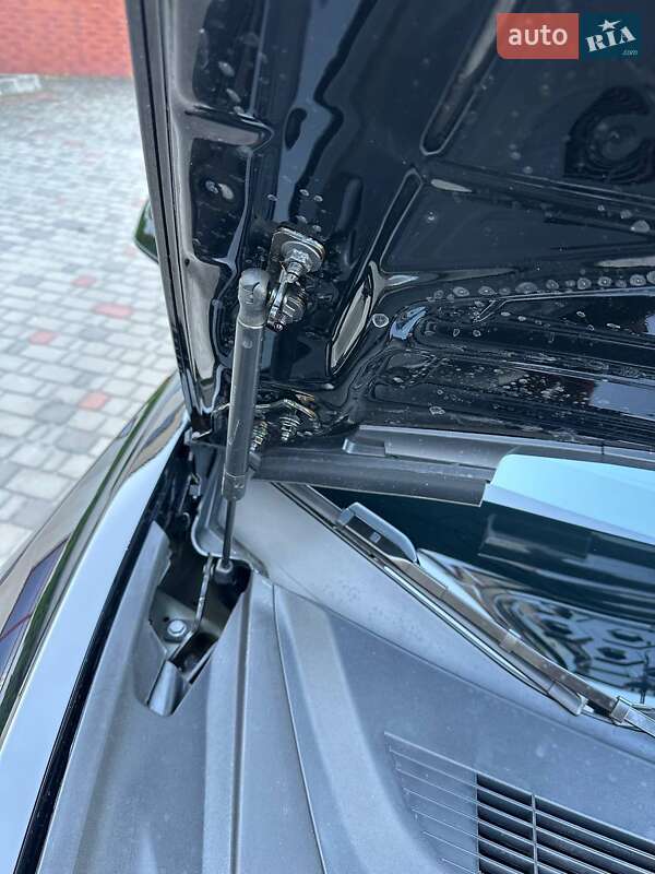 Седан Tesla Model 3 2023 в Луцьку