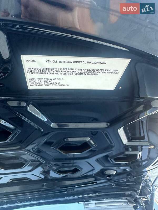 Седан Tesla Model 3 2023 в Луцьку
