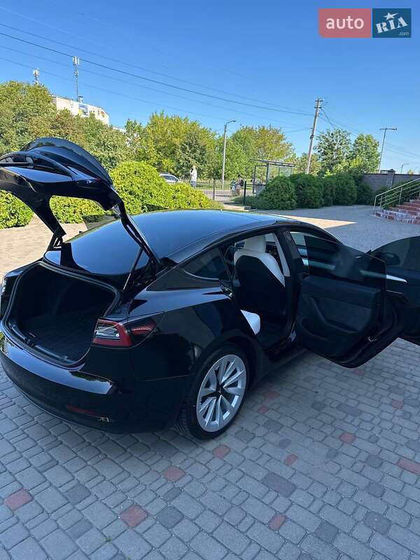Седан Tesla Model 3 2023 в Луцьку