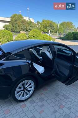 Седан Tesla Model 3 2023 в Луцке