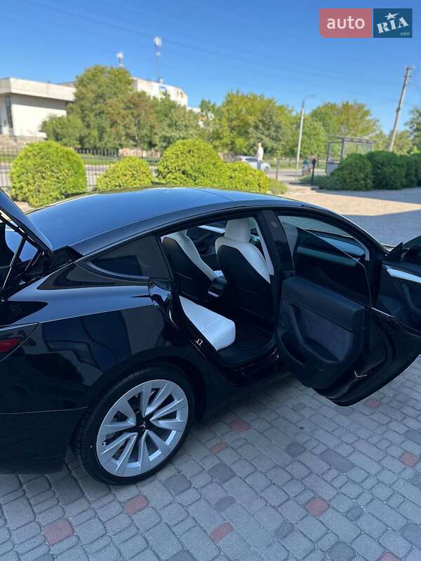 Седан Tesla Model 3 2023 в Луцке