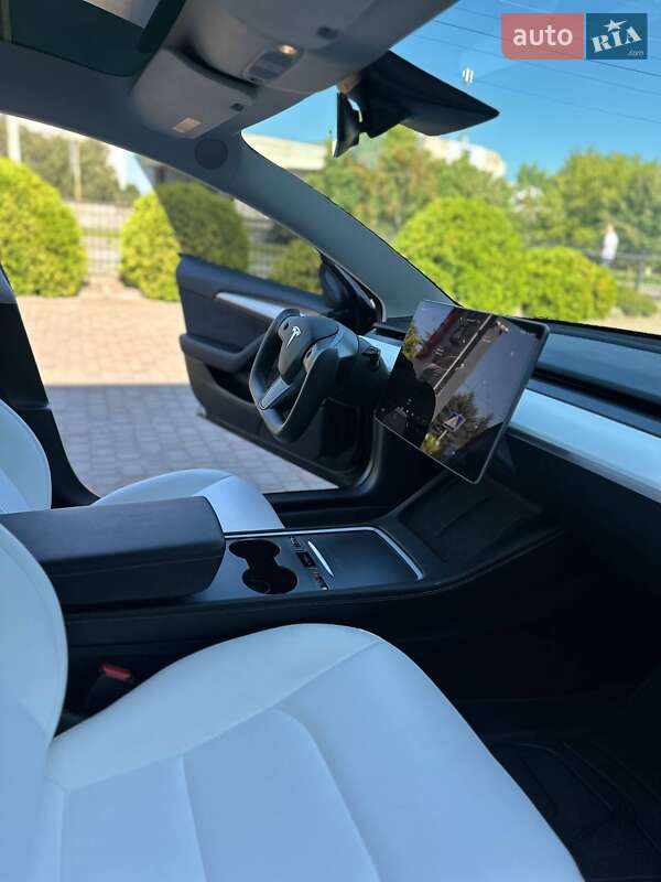 Седан Tesla Model 3 2023 в Луцке