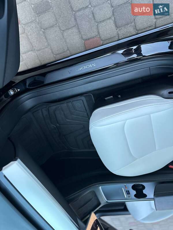 Седан Tesla Model 3 2023 в Луцьку