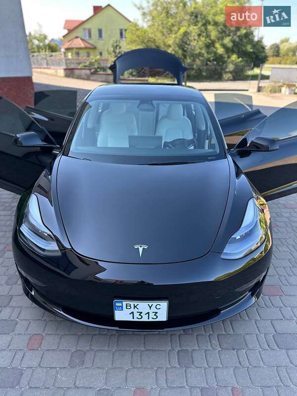 Седан Tesla Model 3 2023 в Луцьку