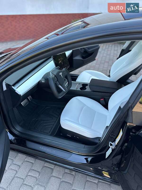 Седан Tesla Model 3 2023 в Луцьку