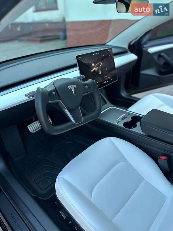 Седан Tesla Model 3 2023 в Луцьку