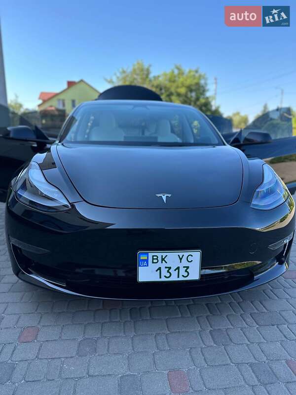 Седан Tesla Model 3 2023 в Луцьку