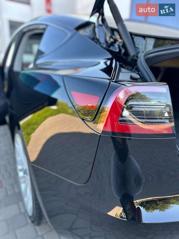 Седан Tesla Model 3 2023 в Луцьку