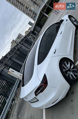 Седан Tesla Model 3 2022 в 