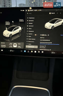 Седан Tesla Model 3 2022 в 