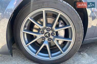 Седан Tesla Model 3 2023 в 