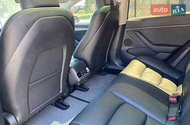 Седан Tesla Model 3 2023 в 