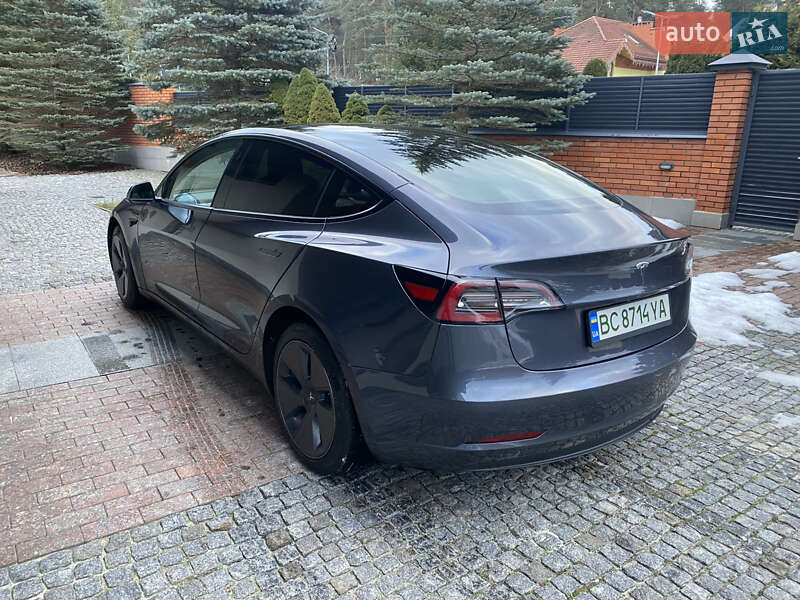 Седан Tesla Model 3 2022 в Львове