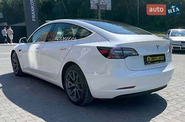 Седан Tesla Model 3 2020 в Чернівцях