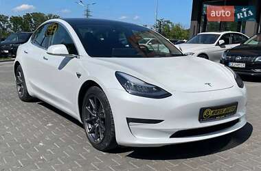 Седан Tesla Model 3 2020 в Чернівцях