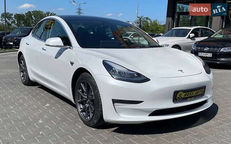 Седан Tesla Model 3 2020 в Чернівцях