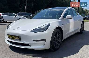 Седан Tesla Model 3 2020 в Чернівцях
