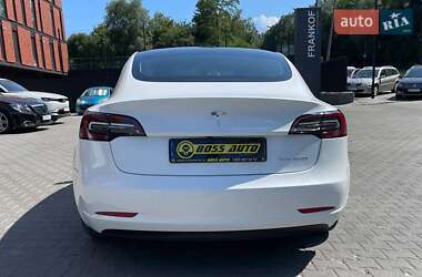 Седан Tesla Model 3 2020 в Чернівцях