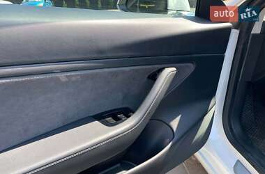 Седан Tesla Model 3 2020 в Черновцах
