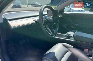 Седан Tesla Model 3 2020 в Чернівцях