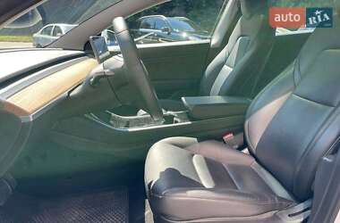 Седан Tesla Model 3 2020 в Чернівцях