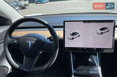 Седан Tesla Model 3 2020 в Чернівцях