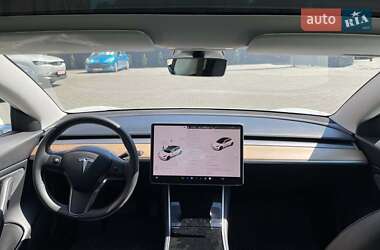 Седан Tesla Model 3 2020 в Черновцах