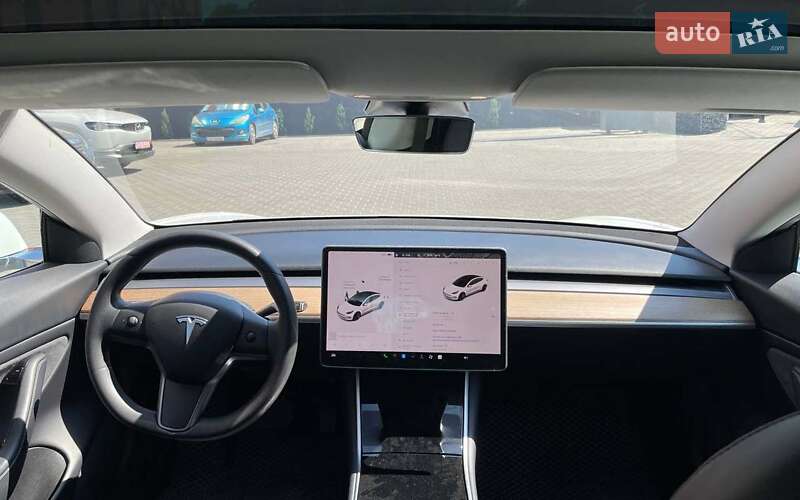 Седан Tesla Model 3 2020 в Чернівцях