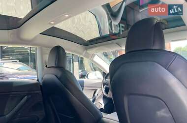 Седан Tesla Model 3 2020 в Черновцах