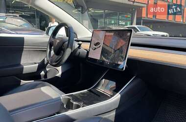 Седан Tesla Model 3 2020 в Чернівцях