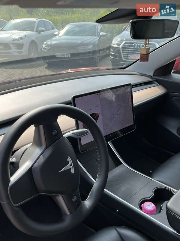 Седан Tesla Model 3 2018 в Львові