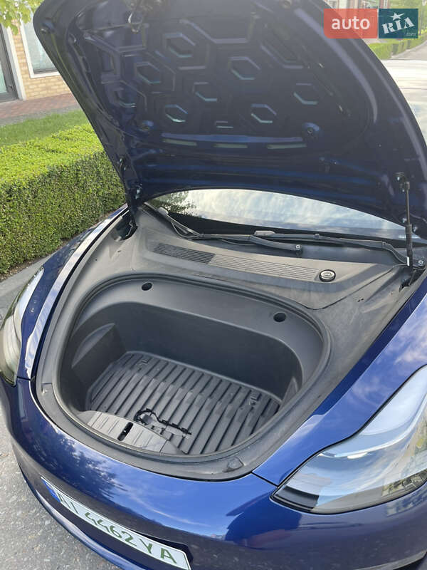 Седан Tesla Model 3 2021 в Києві
