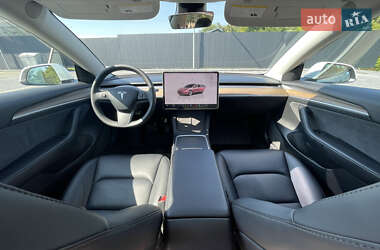Седан Tesla Model 3 2022 в 