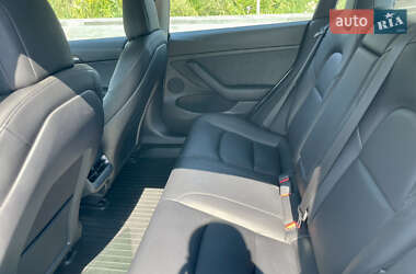 Седан Tesla Model 3 2022 в 