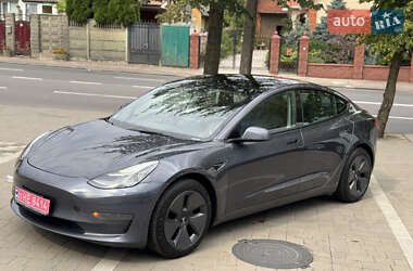 Седан Tesla Model 3 2022 в 