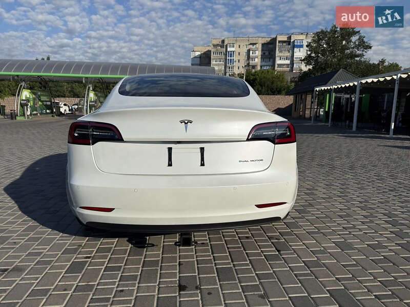 Седан Tesla Model 3 2021 в Кропивницком