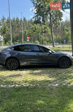 Седан Tesla Model 3 2023 в 