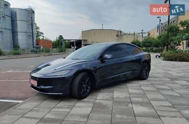 Седан Tesla Model 3 2024 в 