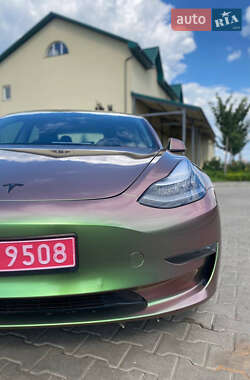 Седан Tesla Model 3 2020 в 