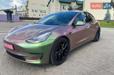 Седан Tesla Model 3 2020 в 