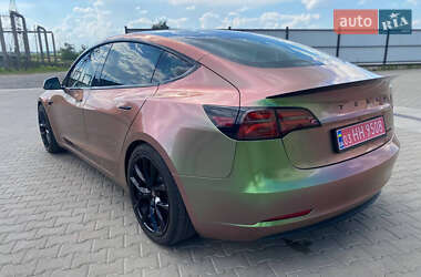 Седан Tesla Model 3 2020 в 