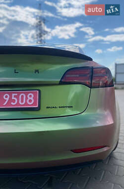 Седан Tesla Model 3 2020 в 